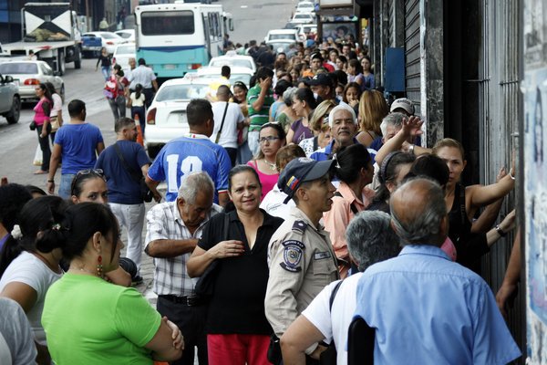 El drama de los tachirenses para comprar comida y productos de higiene personal