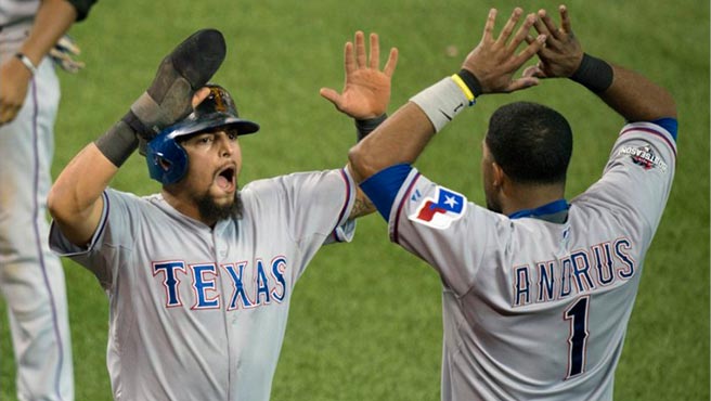 Andrus y Odor protagonistas en éxito de Texas