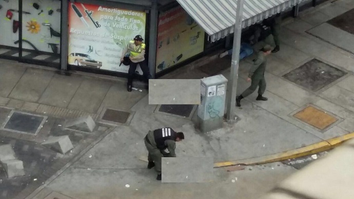 Un sujeto abatido y dos detenidos tras robo de comercio en El Recreo