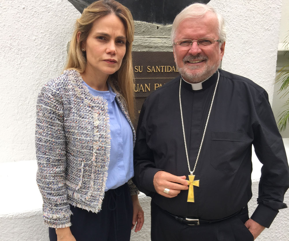 Nuncio Apostólico recibió a presidenta de la Cámara de Periódicos