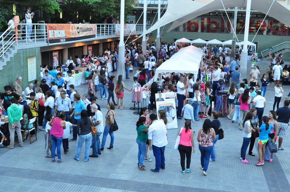 Concejal Rafael Del Rosario celebró un bazar en homenaje a las madres en Chacao