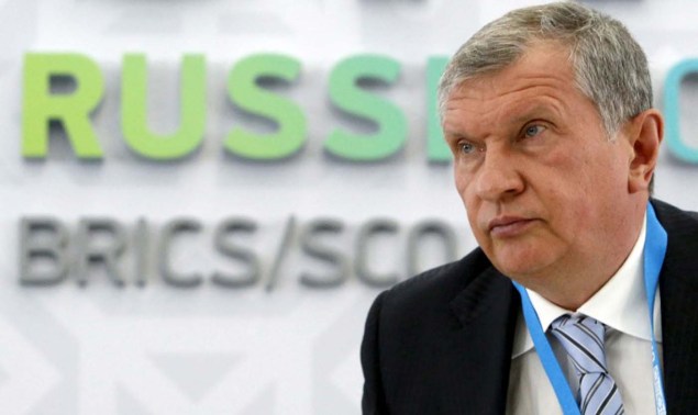 El CEO de la estatal rusa Rosneft, Igor Sechin, durante una reunión en Ufa, Rusia. 8 de julio de 2015. Las diferencias internas están matando a la OPEP y su capacidad de influir en los mercados casi se ha evaporado, dijo a Reuters el máximo ejecutivo petrolero de Rusia, Igor Sechin, en las declaraciones más duras que ha emitido contra el cartel. REUTERS/Sergei Karpukhin