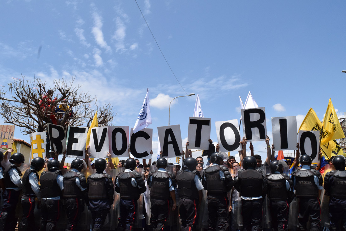 Profesores de Derecho Público aseguran que si es factible realizar el revocatorio este año