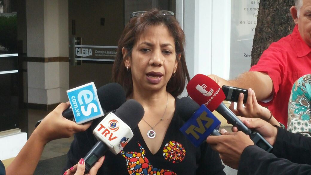 Betsy Bustos: Tibisay Lucena piensa como militante del Psuv