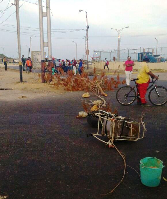 Protestan en Punto Fijo por falta de agua (Fotos)