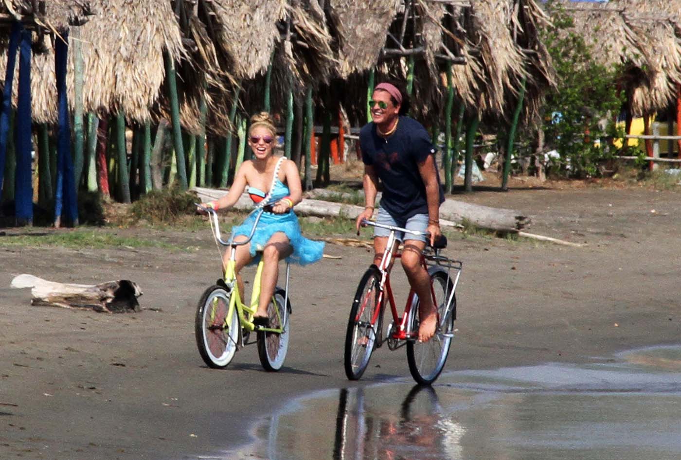 Shakira se quedó sin paseo: A Carlos Vives le robaron la “bicicleta” en Bogotá