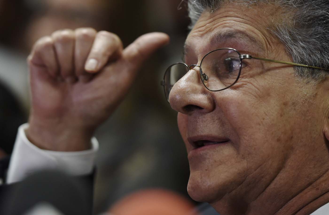 Ramos Allup acusa al “sátrapa corrupto de Conatel” de difamarlo con este cartel (+FOTO)