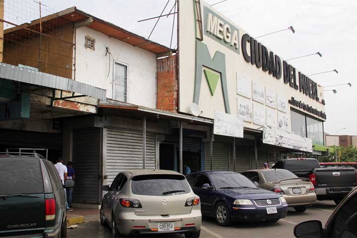 Desarman las santamarías para robar comercio en Zulia