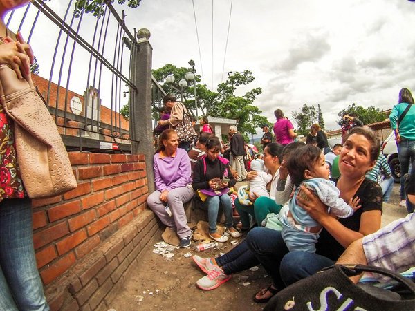 Entre el caos y el desespero, tachirenses hacen kilométricas colas