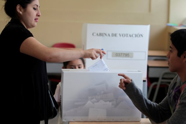 A woman deposits her vote in a ballot box in Peru's presidential election at a polling station in Lima, Peru, June 5, 2016.  REUTERS/Janine Costa