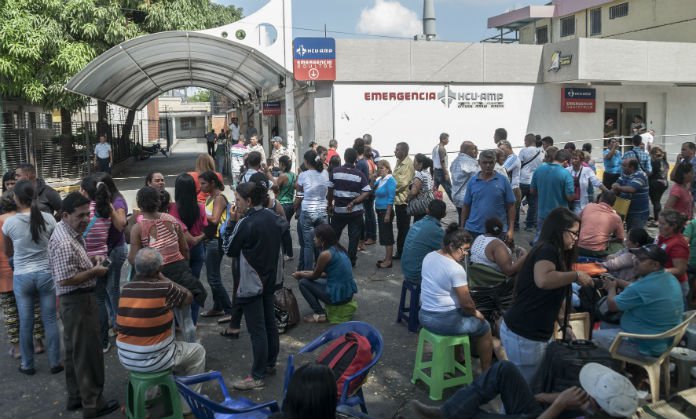 Cisterna de Barrio Tricolor se lleva por delante a seis personas en Lara