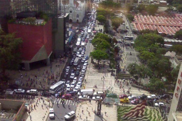 Así se encuentra la avenida Universidad en Caracas