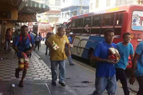 Saquearon camión que transportaba alimentos en Santa Teresa del Tuy