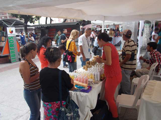 Emprendedores de Lara desafían a la crisis y realizan masiva feria productiva