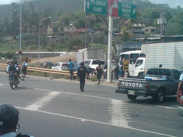 Saquean camión de pasta en el Palito este #15Jun (Fotos)