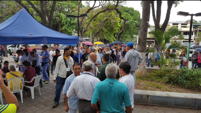 Denuncian demoras en validación de firmas en Coche