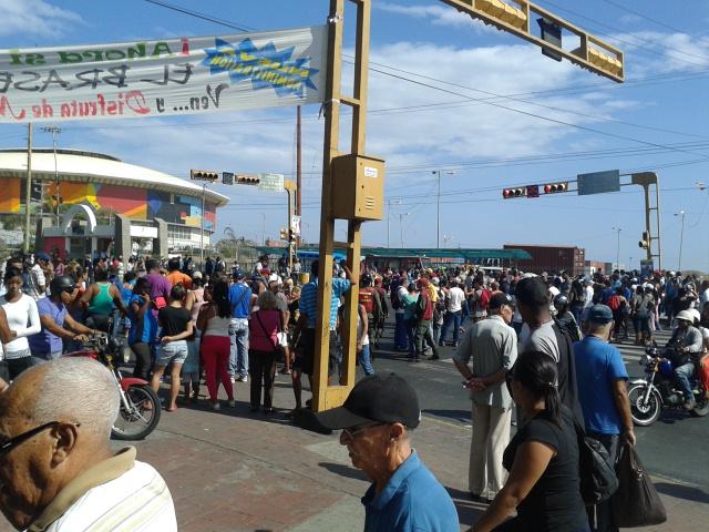 #28Jun Protesta por falta de comida en la 10 de Márzo del estado Vargas