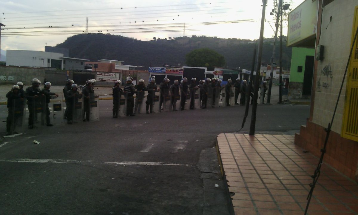 GNB reprimió brutalmente a manifestantes que reclamaban comida en Ejido (Fotos)