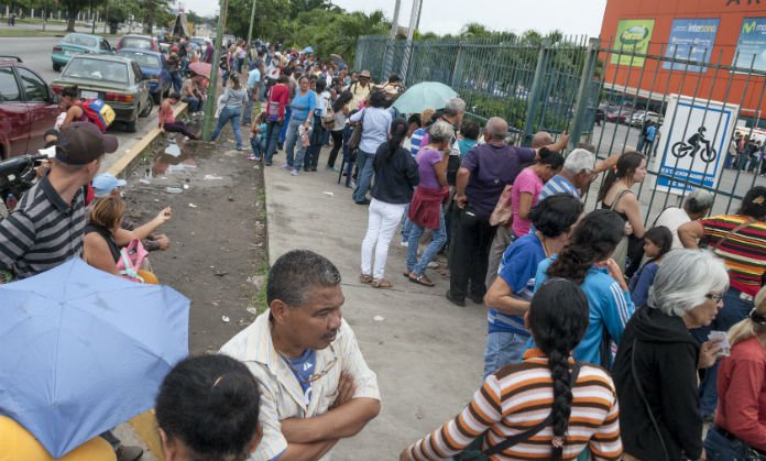 Habitantes del norte de Barquisimeto obligados a comprar en el este y el centro