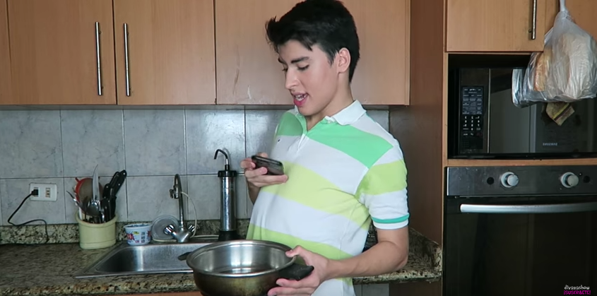 Youtuber venezolano jugó con la comida y las redes explotan de la rabia