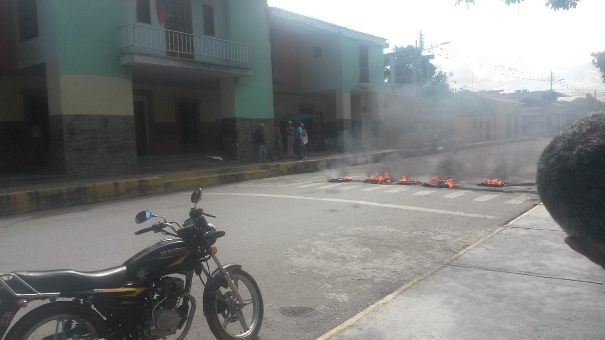 Protesta en El Pueblo de Miranda por falta de comida #13Jul