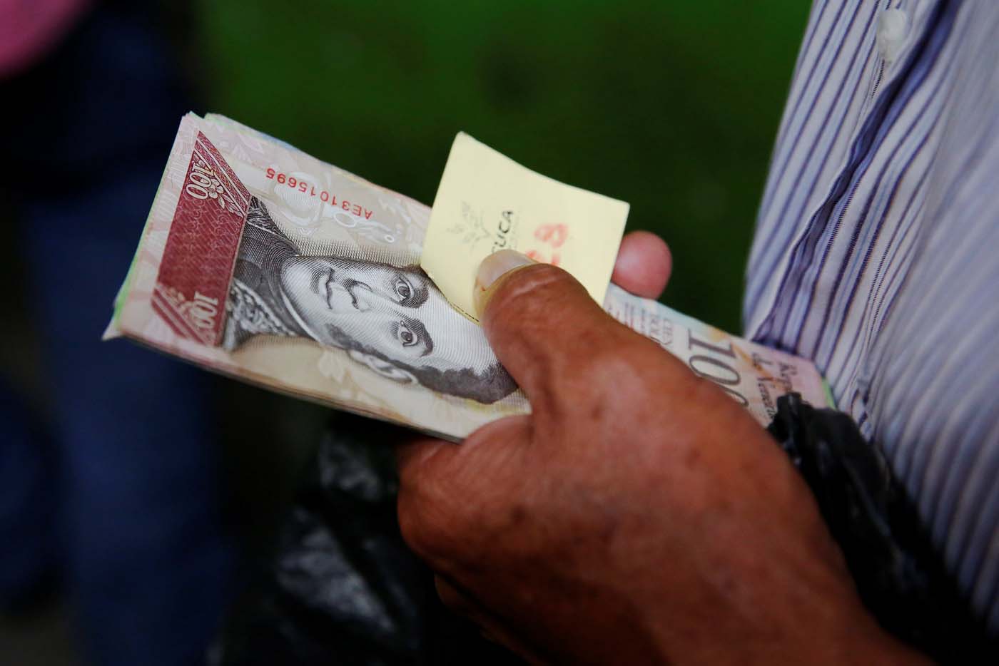 Plantean banda para el salario mínimo entre 35.000 y 45.000 bolívares