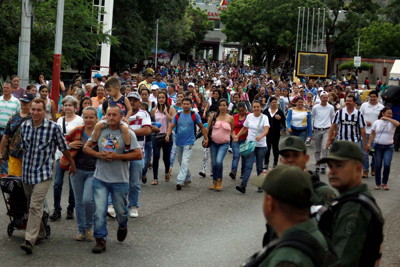 Más de 12 horas de viaje para comprar medicinas y comida en Cúcuta