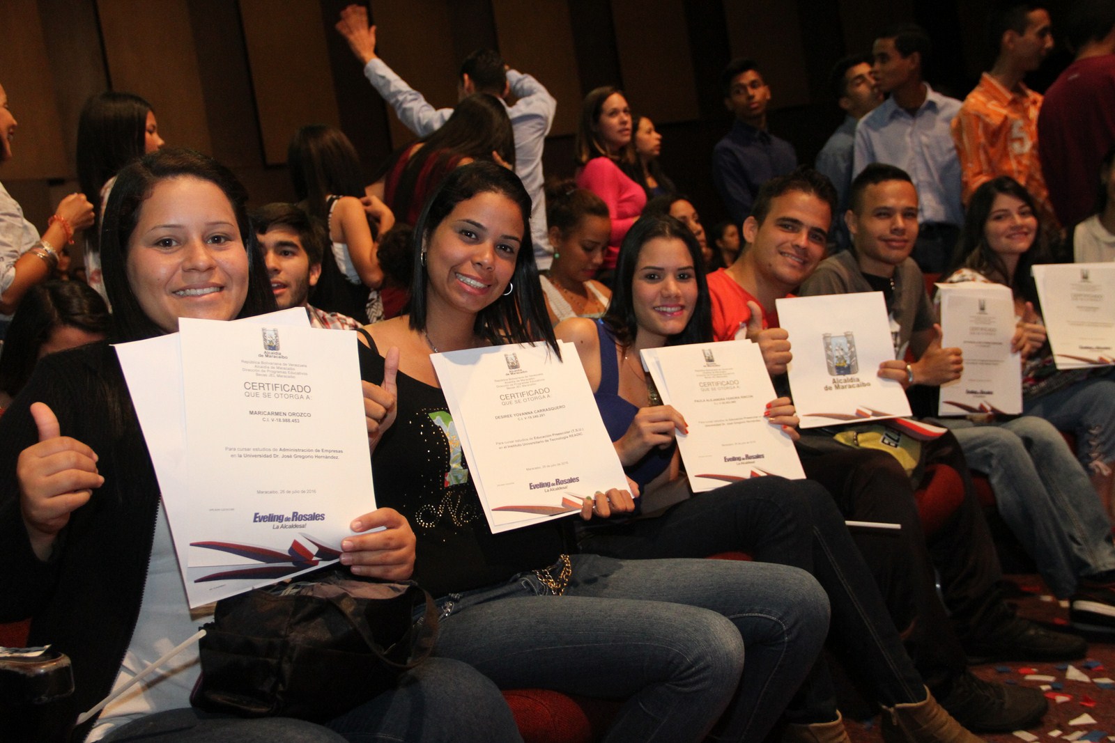 2 mil sueños empiezan a cumplirse hoy con la entrega de becas JEL