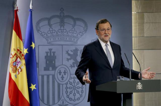 El presidente del Gobierno en funciones, Mariano Rajoy, durante la rueda de prensa que ha ofrecido esta tarde en el Palacio de la Moncloa de Madrid, tras la reunión que ha mantenido con el Rey. Foto: EFE