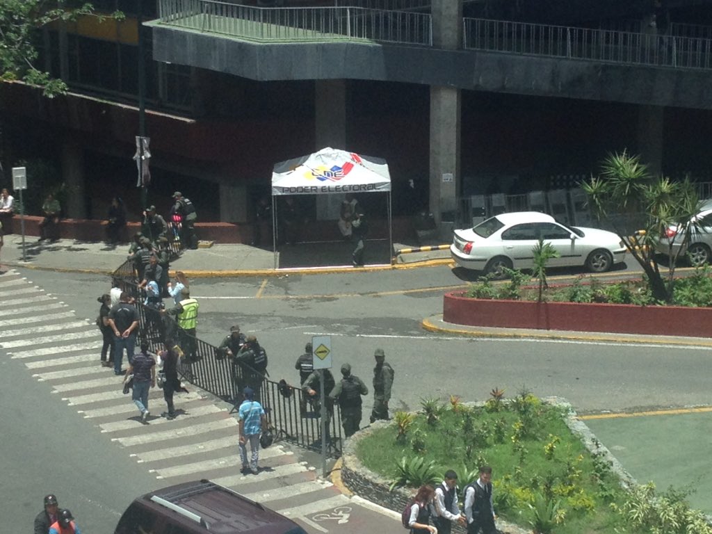 Inmediaciones del CNE se encuentran militarizadas