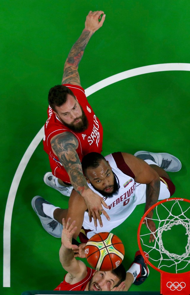 2016 Rio Olympics - Basketball - Preliminary - Men's Preliminary Round Group A Venezuela v Serbia - Carioca Arena 1 - Rio de Janeiro, Brazil - 06/08/2016. Gregory Echenique (VEN) of Venezuela tries to shoot while defended by Miroslav Raduljica (SRB) of Serbia and Stefan Bircevic (SRB) of Serbia . REUTERS/Jim Young FOR EDITORIAL USE ONLY. NOT FOR SALE FOR MARKETING OR ADVERTISING CAMPAIGNS.