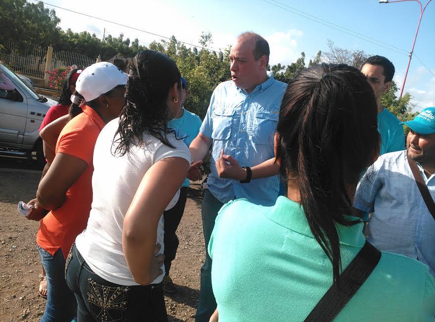 José Amalio Graterol: Los venezolanos en las colas se rebelan por la crisis en el país y exigen Revocatorio