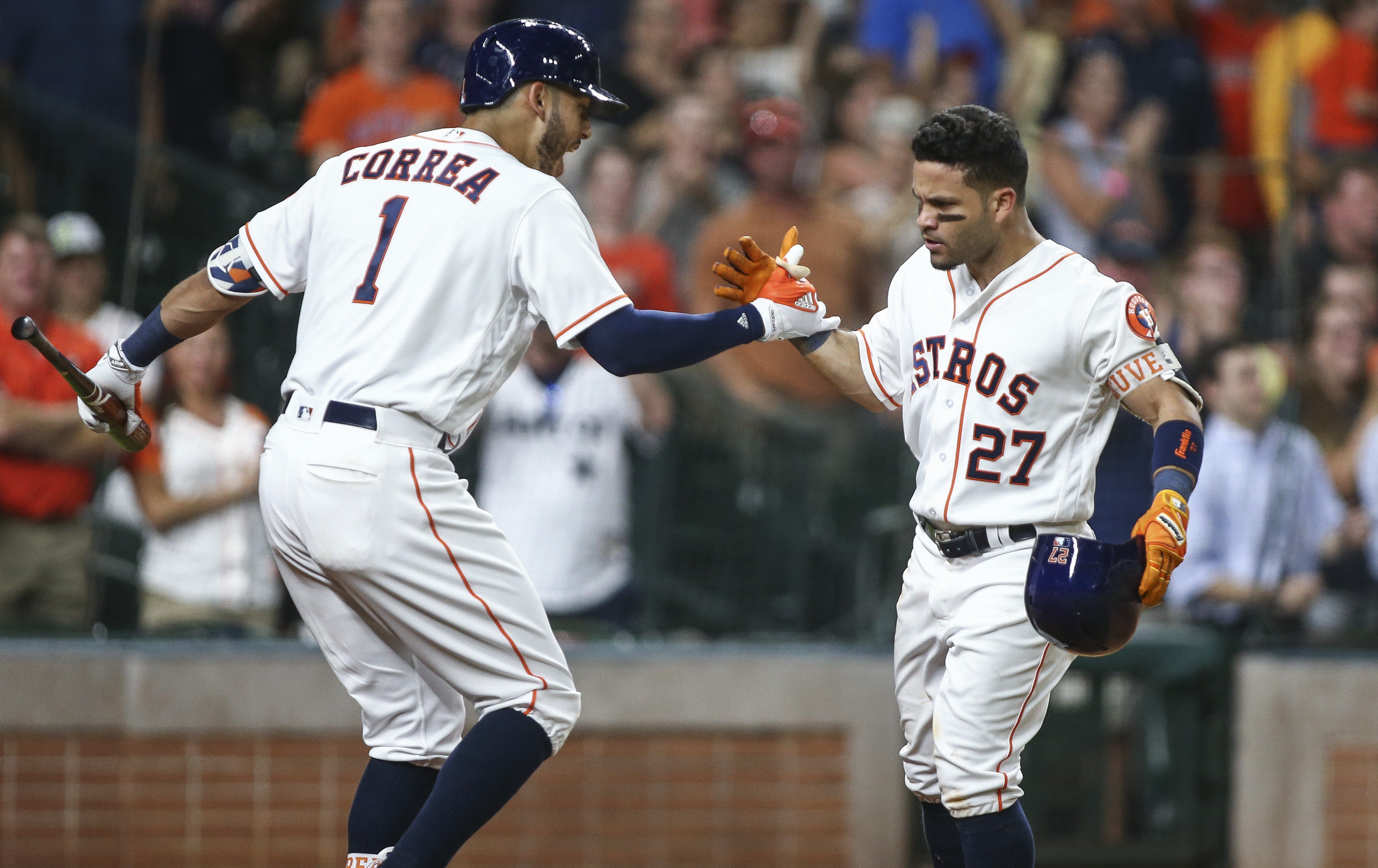 José Altuve pega 4 hits y Astros le gana a Mellizos