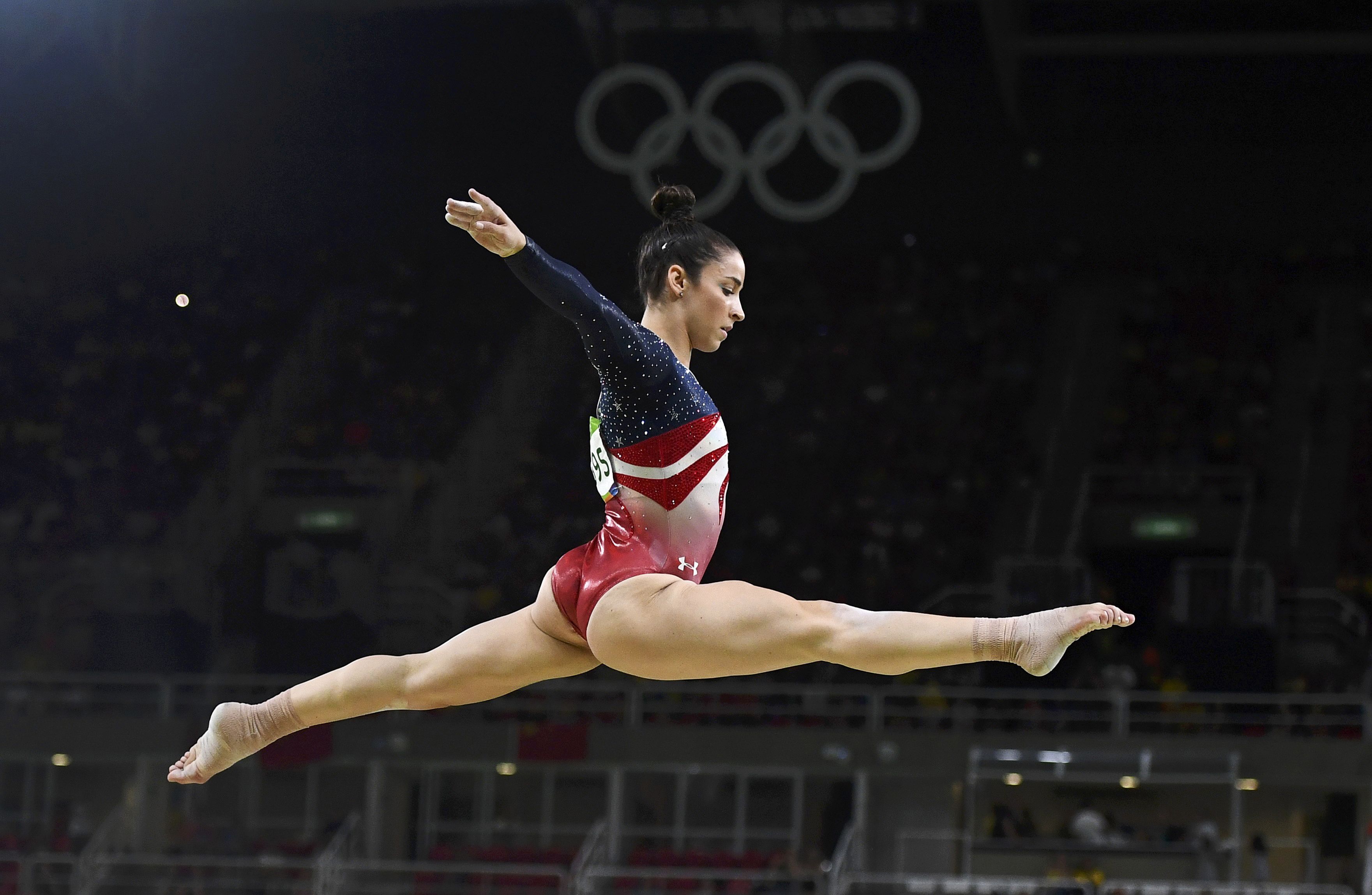 Novias olímpicas presenta: El desnudo dorado de la gimnasta estadounidense Raisman