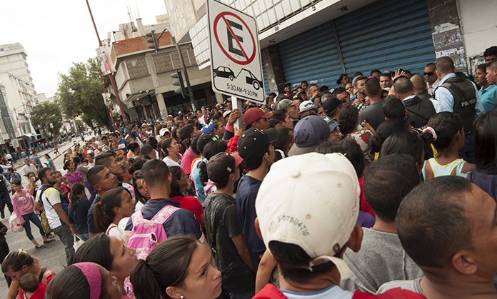 El desorden predomina en San Antonio del Táchira las pocas veces que hay productos regulados