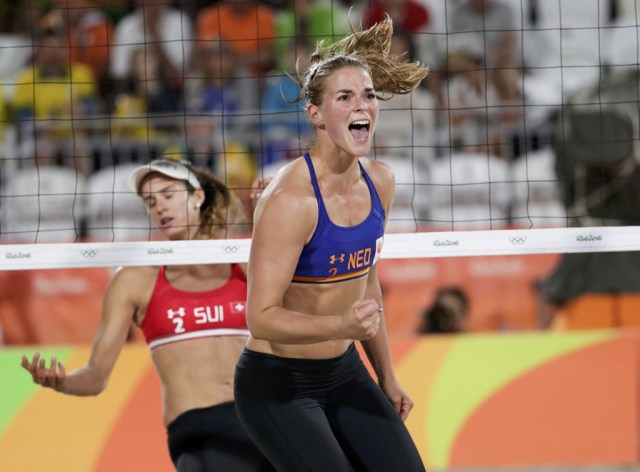 2016 Rio Olympics - Beach Volleyball - Women's Preliminary - Beach Volleyball Arena - Rio de Janeiro, Brazil - 11/08/2016. Jantine van der Vlist (NED) of Netherlands reacts next to Joana Heidrich (SUI) of Switzerland.   REUTERS/Ricardo Moraes   FOR EDITORIAL USE ONLY. NOT FOR SALE FOR MARKETING OR ADVERTISING CAMPAIGNS.