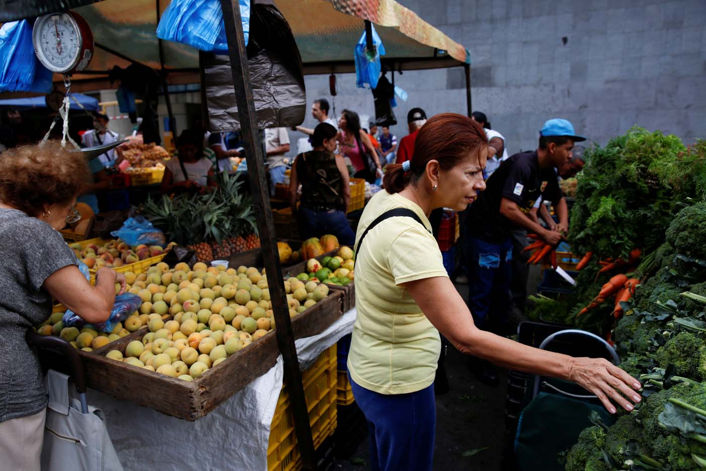 Alimentos y servicios cuestan 104 veces más que hace cinco años