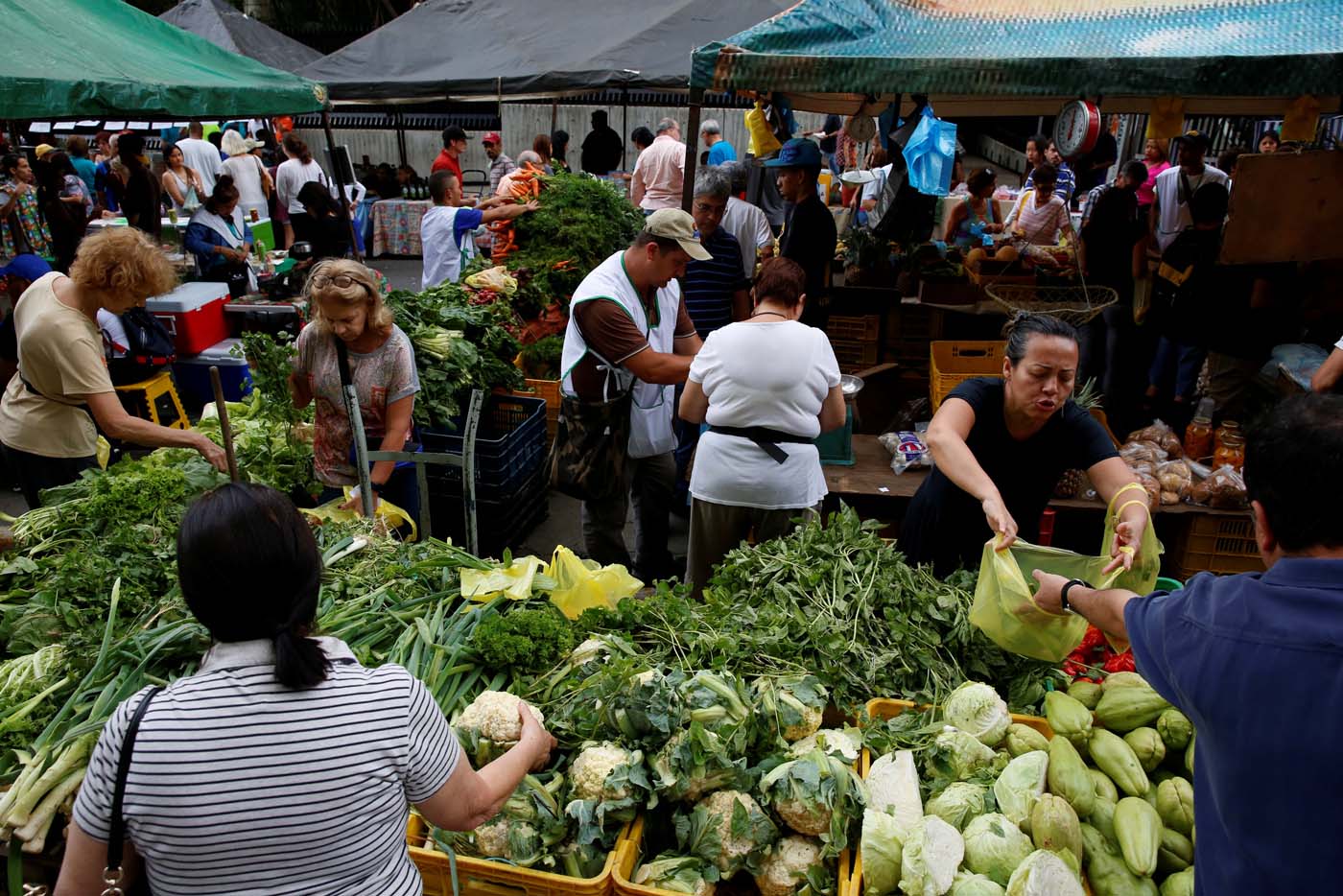 Venezolanos están condenados a pasar hambre por tres semanas