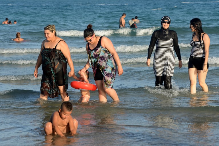 Veto al burkini en Francia se extiende a una docena de municipios