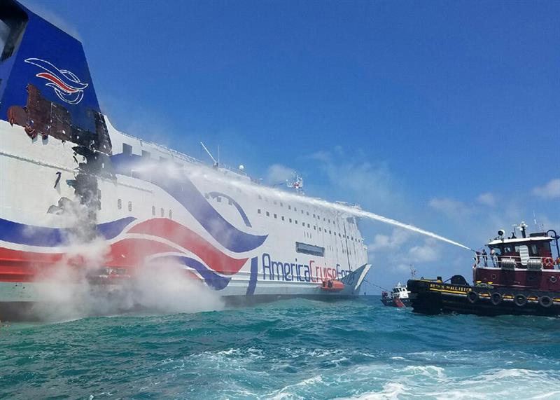 Incendio de barco en Puerto Rico provocó la reubicación de manatíes