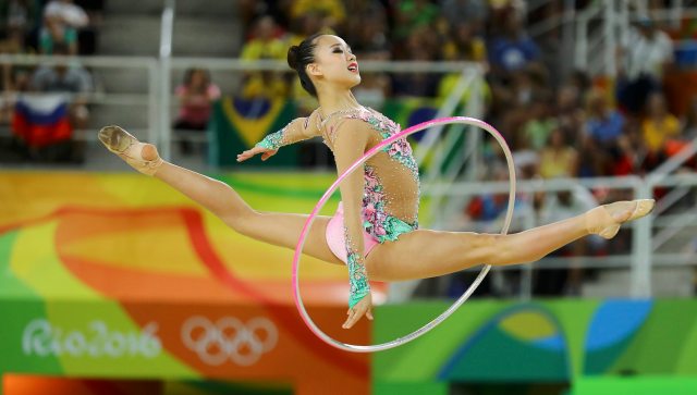 2016 Rio Olympics - Rhythmic Gymnastics - Preliminary - Individual All-Around Qualification - Rotation 2 - Rio Olympic Arena - Rio de Janeiro, Brazil - 19/08/2016. Son Yeon-Jae (KOR) of South Korea competes using the hoop. REUTERS/Mike Blake FOR EDITORIAL USE ONLY. NOT FOR SALE FOR MARKETING OR ADVERTISING CAMPAIGNS.