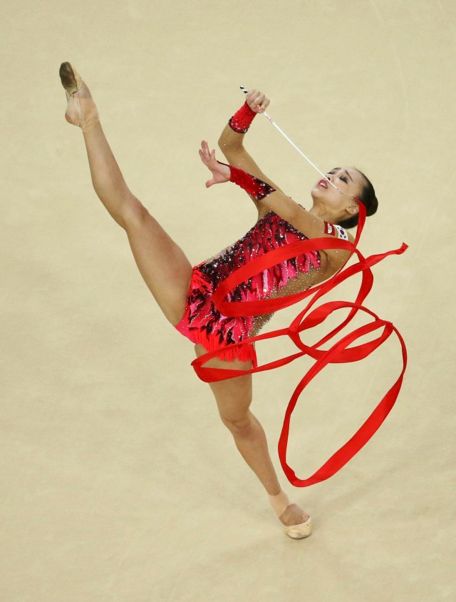 2016 Rio Olympics - Rhythmic Gymnastics - Preliminary - Individual All-Around Qualification - Rotation 3 - Rio Olympic Arena - Rio de Janeiro, Brazil - 19/08/2016. Son Yeon-Jae (KOR) of South Korea competes using the ribbon. REUTERS/Ruben Sprich FOR EDITORIAL USE ONLY. NOT FOR SALE FOR MARKETING OR ADVERTISING CAMPAIGNS.