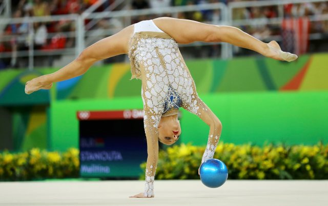 2016 Rio Olympics - Rhythmic Gymnastics - Preliminary - Individual All-Around Qualification - Rotation 2 - Rio Olympic Arena - Rio de Janeiro, Brazil - 19/08/2016. Melitina Staniouta (BLR) of Belarus competes using the ball. REUTERS/Mike Blake FOR EDITORIAL USE ONLY. NOT FOR SALE FOR MARKETING OR ADVERTISING CAMPAIGNS.