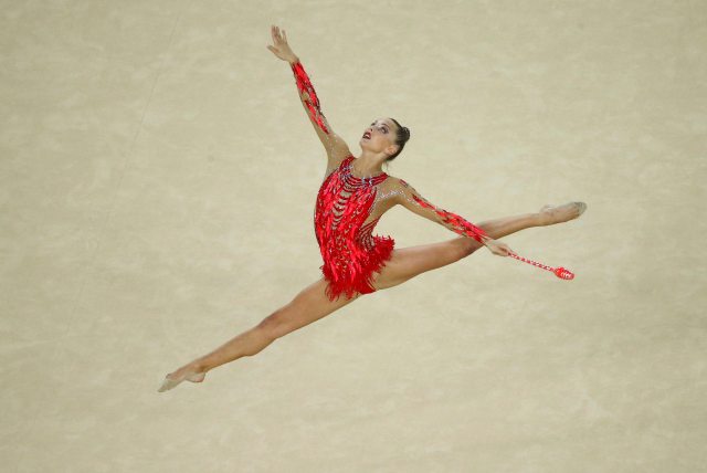 2016 Rio Olympics - Rhythmic Gymnastics - Final - Individual All-Around Final - Rotation 3 - Rio Olympic Arena - Rio de Janeiro, Brazil - 20/08/2016. Melitina Staniouta (BLR) of Belarus competes using the clubs. REUTERS/Ruben Sprich  FOR EDITORIAL USE ONLY. NOT FOR SALE FOR MARKETING OR ADVERTISING CAMPAIGNS.