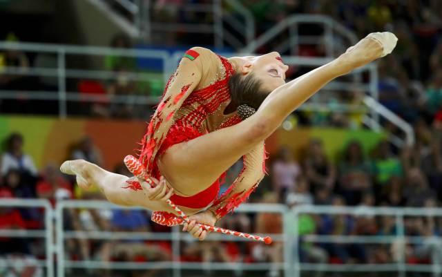 2016 Rio Olympics - Rhythmic Gymnastics - Final - Individual All-Around Final - Rotation 3 - Rio Olympic Arena - Rio de Janeiro, Brazil - 20/08/2016. Melitina Staniouta (BLR) of Belarus competes using the clubs. REUTERS/Mike Blake FOR EDITORIAL USE ONLY. NOT FOR SALE FOR MARKETING OR ADVERTISING CAMPAIGNS.