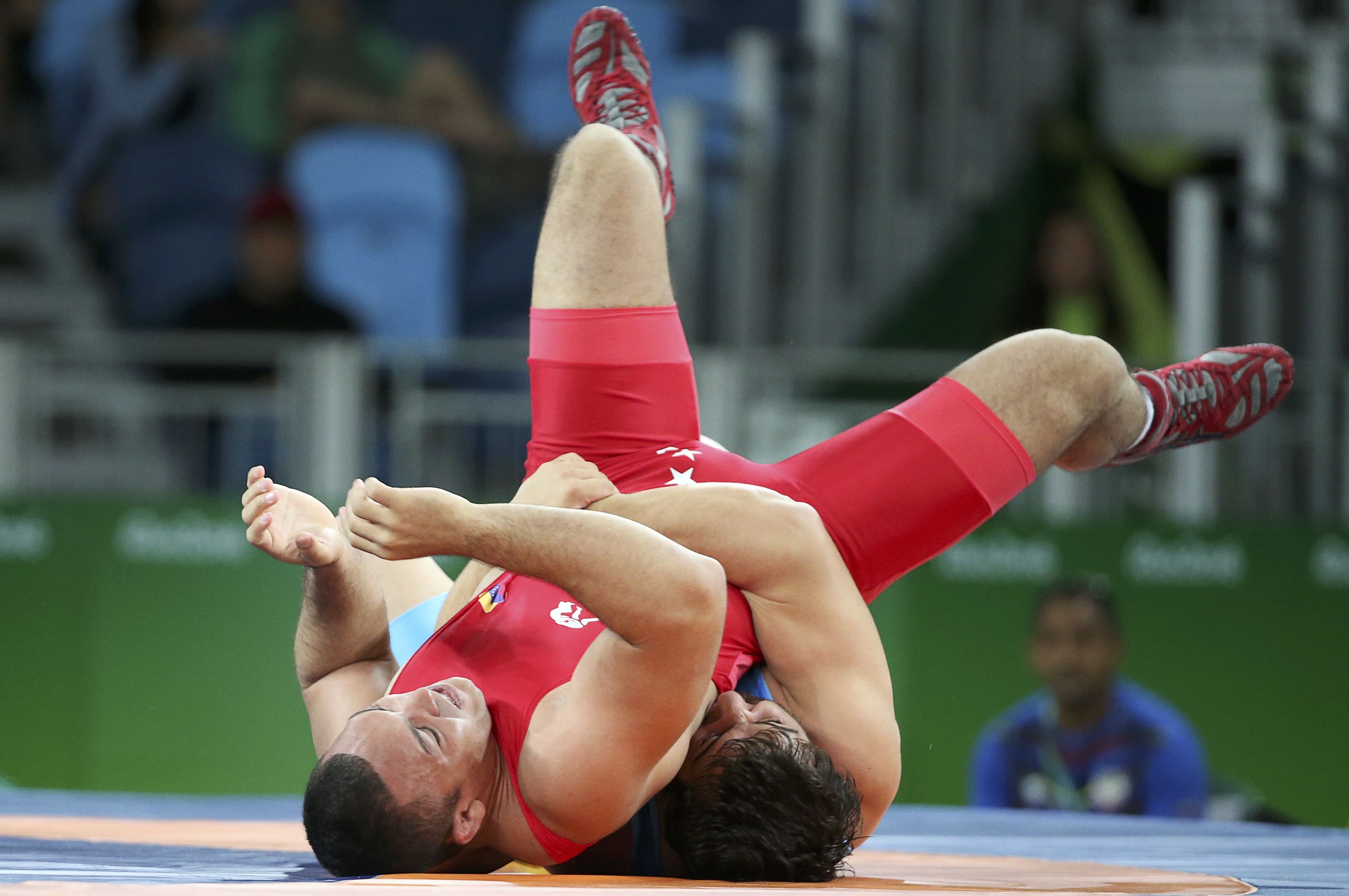 Penúltimo atleta criollo en participar en Río cae 4-0 en lucha libre