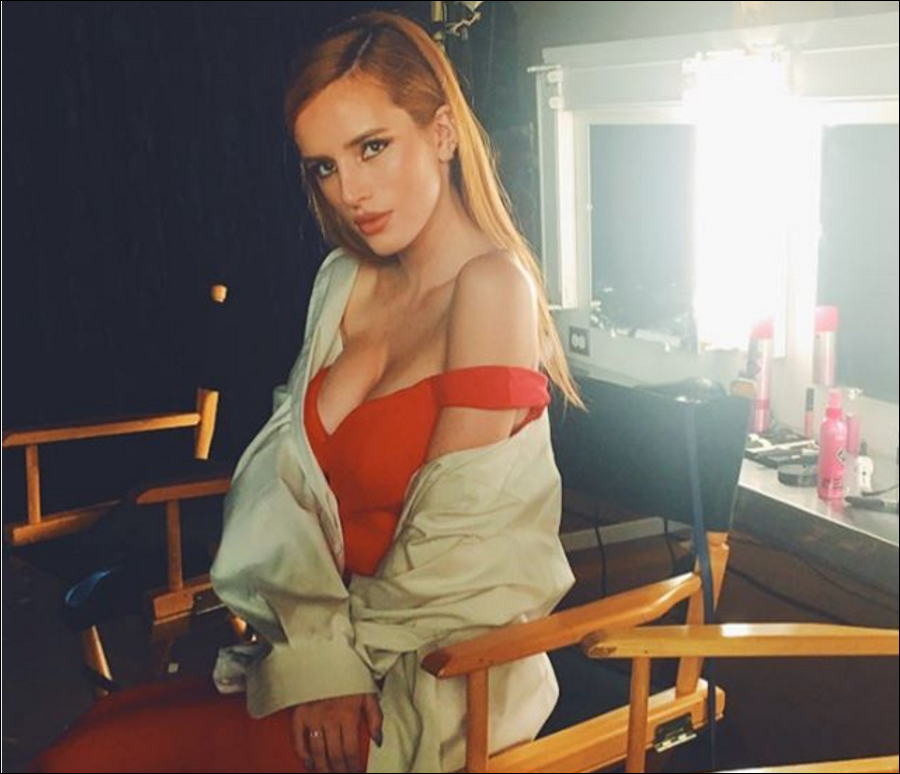 Bella Thorne fue sorprendida besándose apasionadamente con otra sexy chica