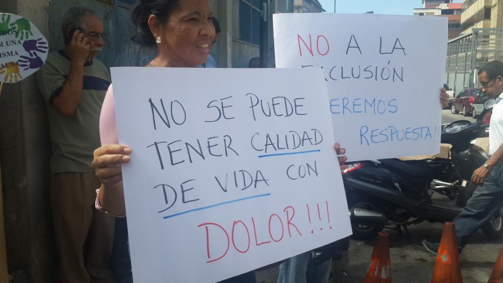 Protestan en la farmacia del IVSS por escasez de medicamentos #25Ago