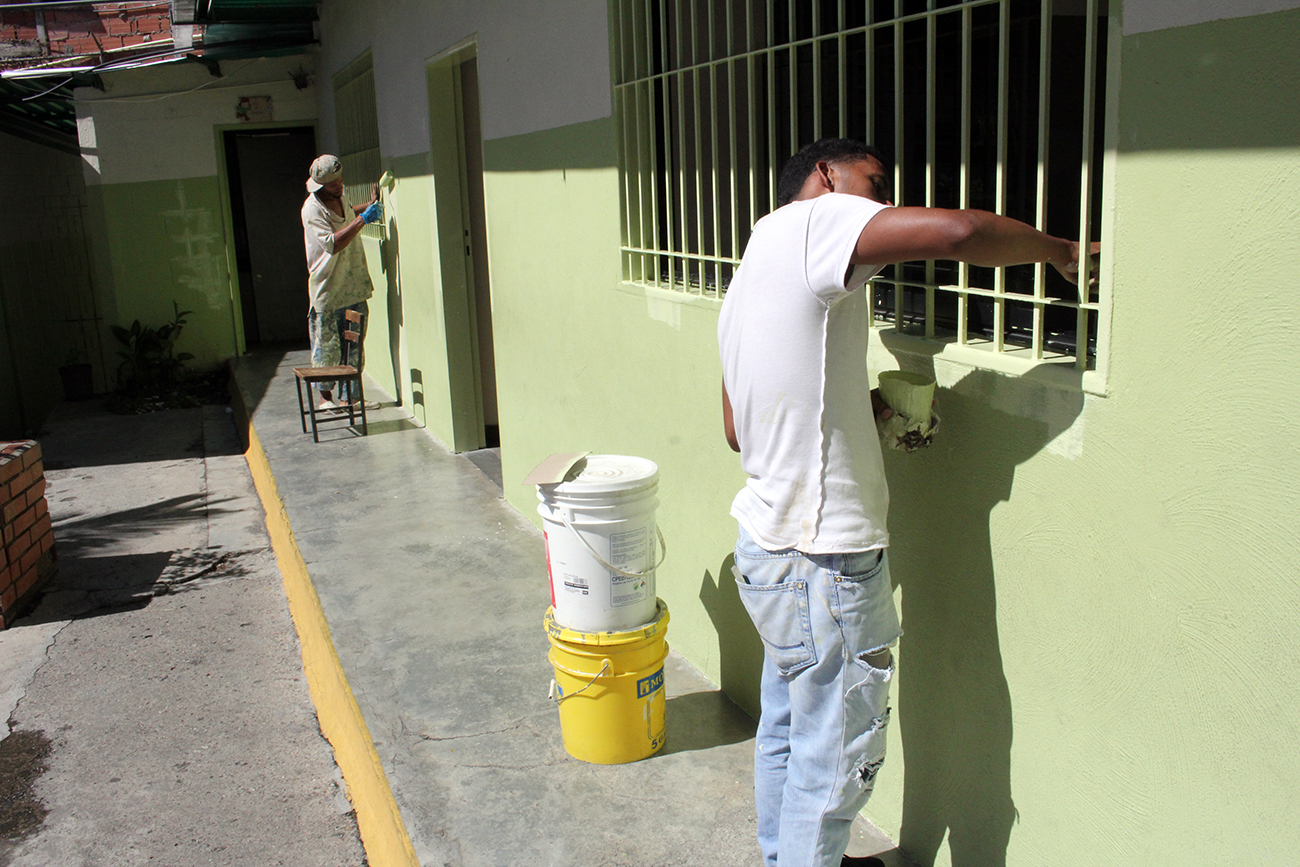 Alcaldía de Baruta realiza trabajos de recuperación de escuelas municipales