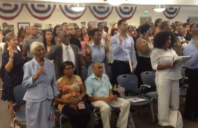 Una mujer de 104 años se hace ciudadana de Estados Unidos porque quiere votar